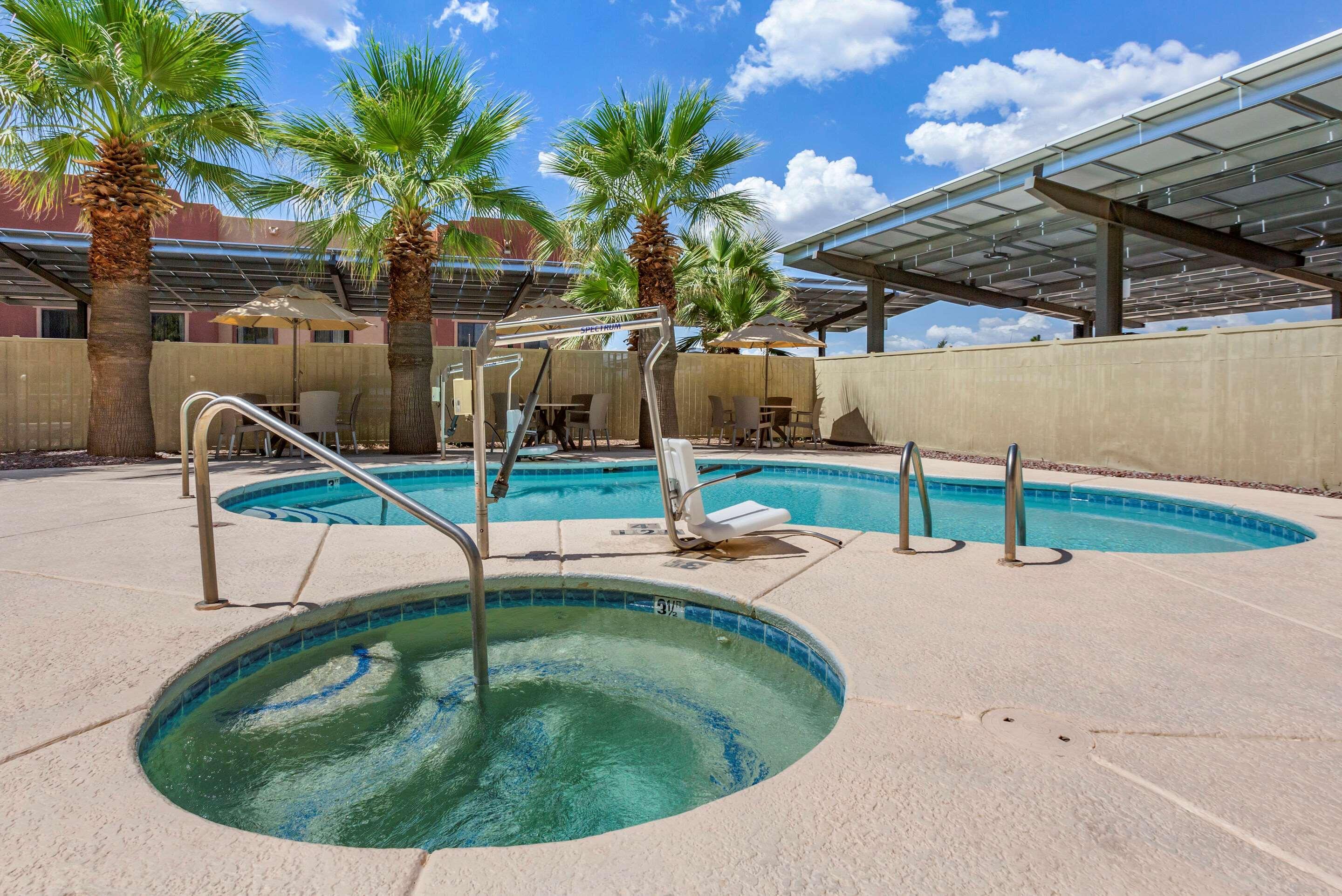 Comfort & North Tucson Marana Hotel
